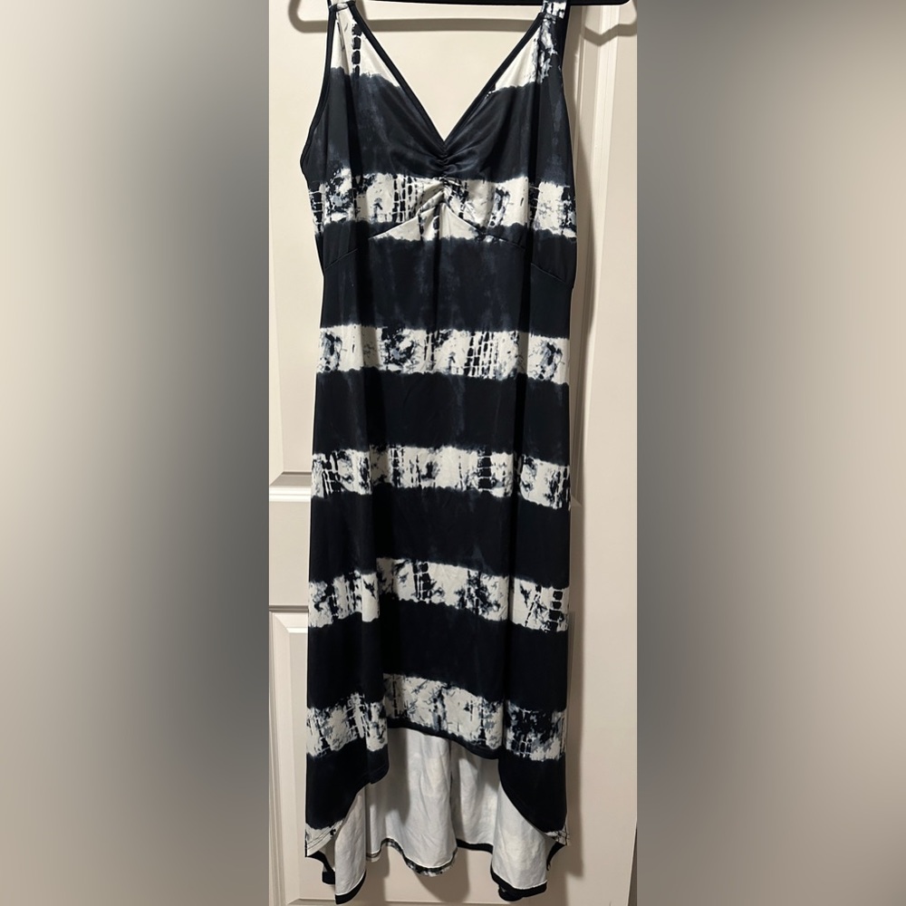 Striped Black and White Maxi Skirt - Sleek Tie-Dye Style